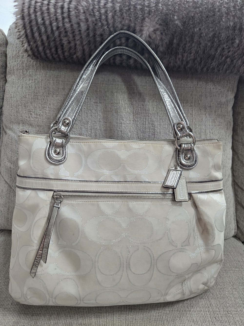 Coach | Off White, Cream + Silver Signature Large Shoulder Bag 🤍🩶